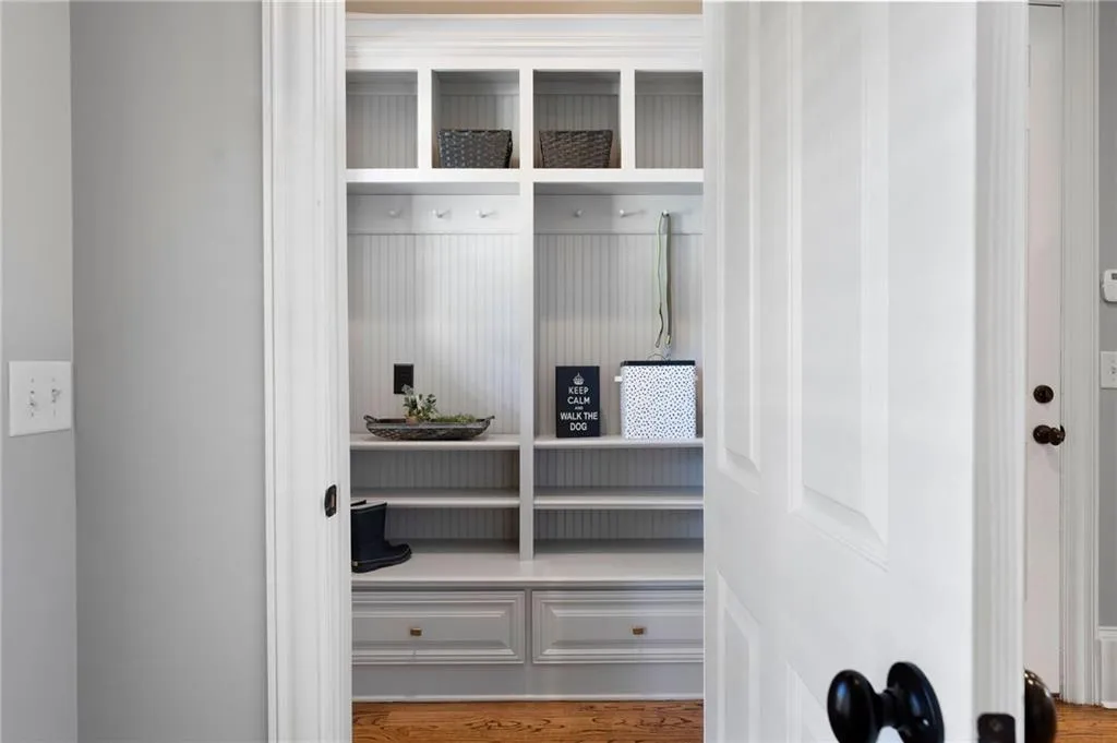 555 Glenmanor Court, Atlanta, Georgia 30328, 6 Bedrooms Bedrooms, ,6 BathroomsBathrooms,Residential,Sold,555 Glenmanor Court,7212132 555 Glenmanor Court, Atlanta, Georgia 30328, 6 Bedrooms Bedrooms, ,6 BathroomsBathrooms,Residential,Sold,555 Glenmanor Court,7212132