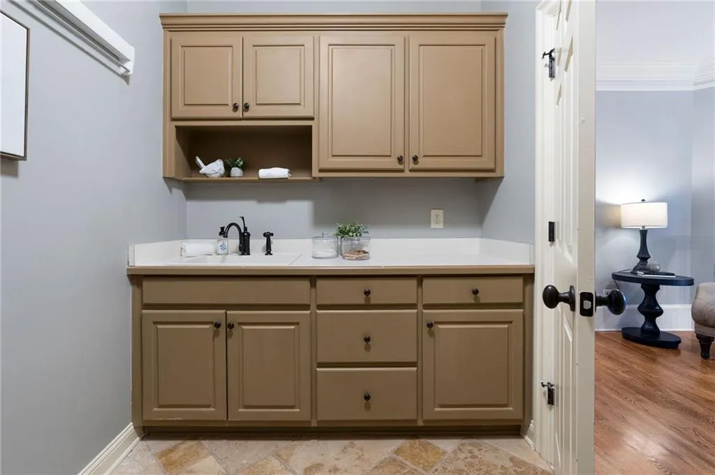 555 Glenmanor Court, Atlanta, Georgia 30328, 6 Bedrooms Bedrooms, ,6 BathroomsBathrooms,Residential,Sold,555 Glenmanor Court,7212132 555 Glenmanor Court, Atlanta, Georgia 30328, 6 Bedrooms Bedrooms, ,6 BathroomsBathrooms,Residential,Sold,555 Glenmanor Court,7212132