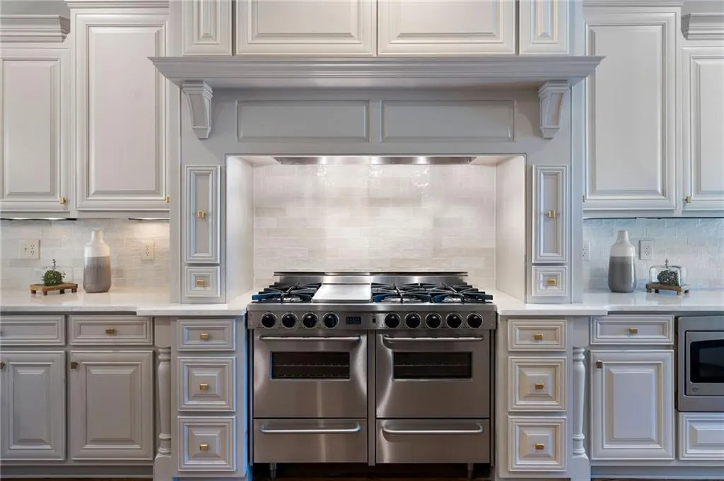 555 Glenmanor Court, Atlanta, Georgia 30328, 6 Bedrooms Bedrooms, ,6 BathroomsBathrooms,Residential,Sold,555 Glenmanor Court,7212132 555 Glenmanor Court, Atlanta, Georgia 30328, 6 Bedrooms Bedrooms, ,6 BathroomsBathrooms,Residential,Sold,555 Glenmanor Court,7212132