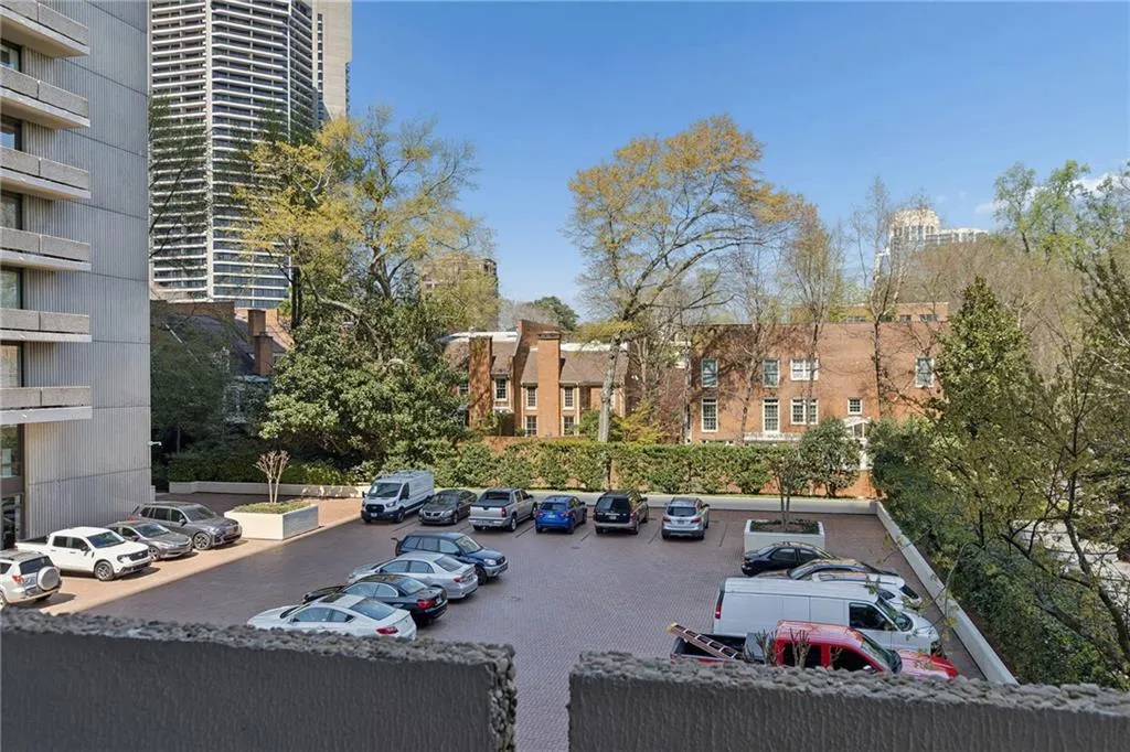 2575 Peachtree Road Ne Unit 6h, Atlanta, Georgia 30305, 2 Bedrooms Bedrooms, 0 ,2 BathroomsBathrooms,Residential,For Sale,2575 Peachtree Road Ne Unit 6h,7749139