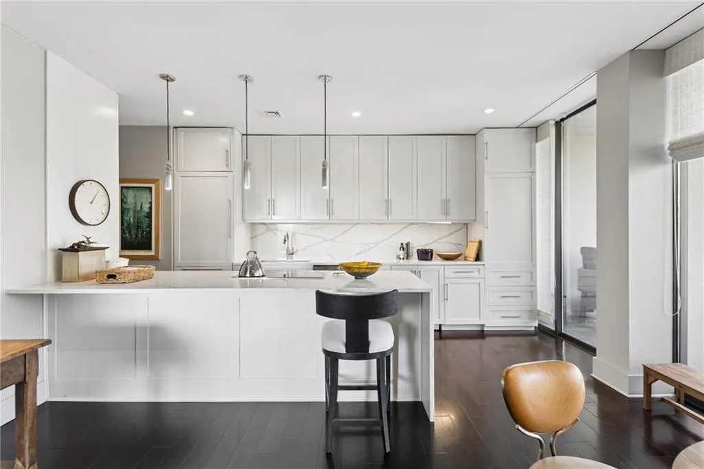 2575 Peachtree Road Ne Unit 6h, Atlanta, Georgia 30305, 2 Bedrooms Bedrooms, 0 ,2 BathroomsBathrooms,Residential,For Sale,2575 Peachtree Road Ne Unit 6h,7749139