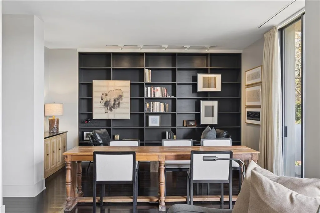 2575 Peachtree Road Ne Unit 6h, Atlanta, Georgia 30305, 2 Bedrooms Bedrooms, 0 ,2 BathroomsBathrooms,Residential,For Sale,2575 Peachtree Road Ne Unit 6h,7749139