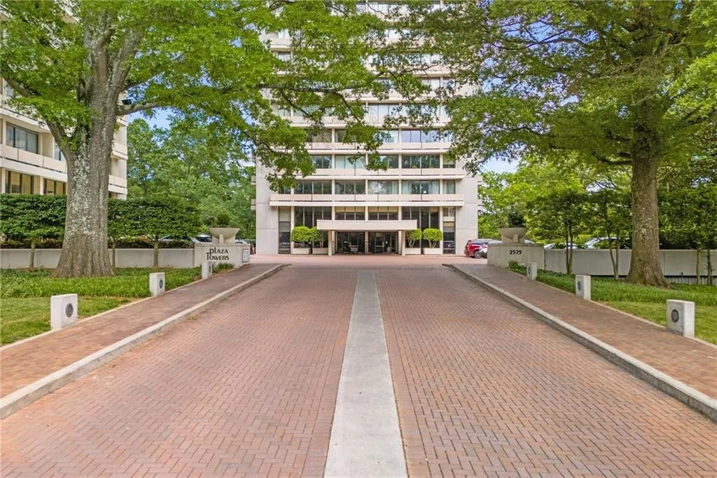 2575 Peachtree Road Ne Unit 6h, Atlanta, Georgia 30305, 2 Bedrooms Bedrooms, 0 ,2 BathroomsBathrooms,Residential,For Sale,2575 Peachtree Road Ne Unit 6h,7749139
