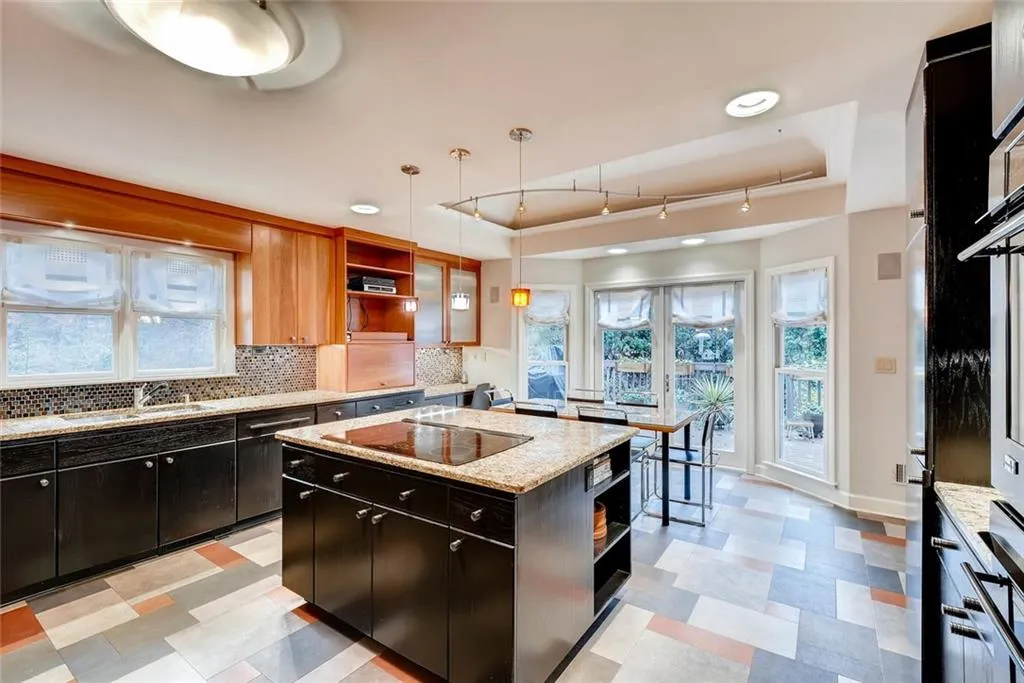 60 S Battery Place, Atlanta, Georgia 30342, 4 Bedrooms Bedrooms, ,3 BathroomsBathrooms,Residential,Sold,60 S Battery Place,5794228