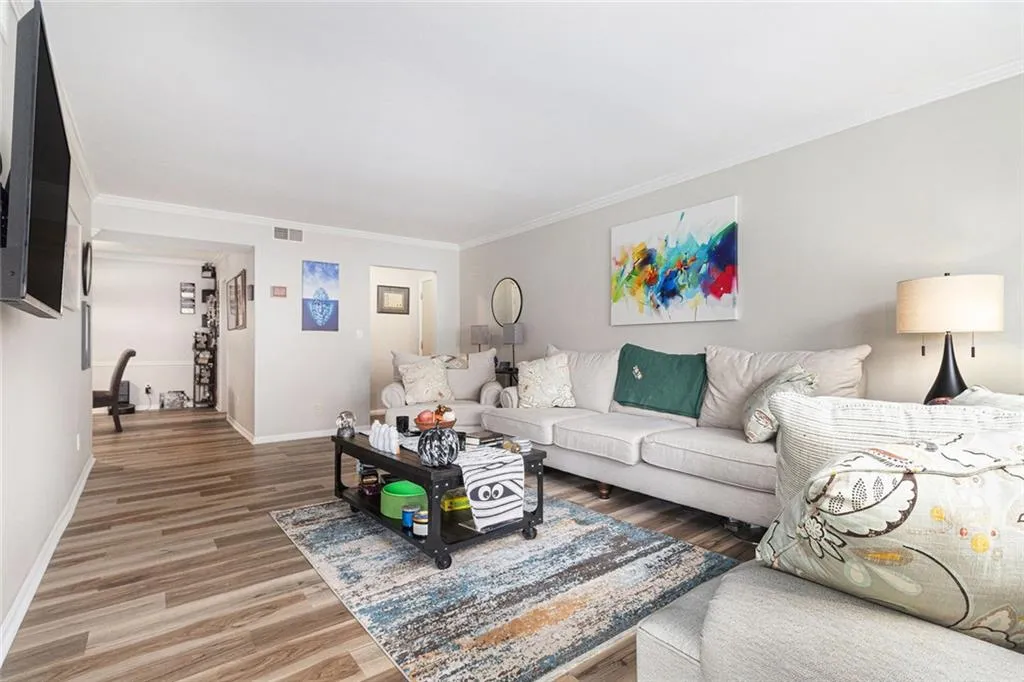 6851 Roswell Road Unit M-5, Atlanta, Georgia 30328, 2 Bedrooms Bedrooms, ,2 BathroomsBathrooms,Residential,For Sale,6851 Roswell Road Unit M-5,7664253