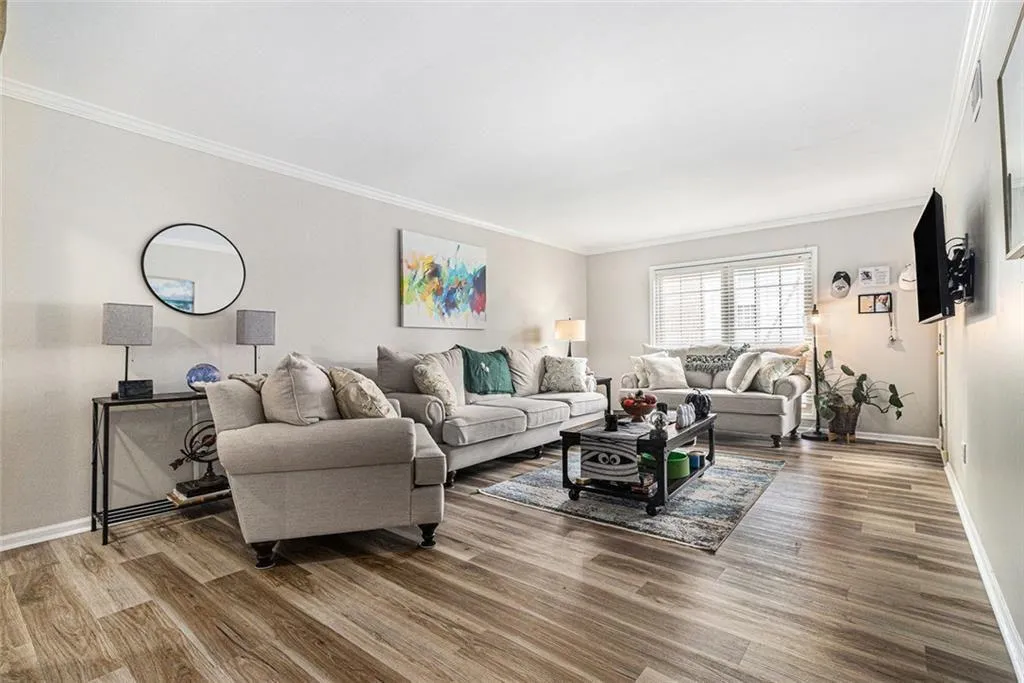 6851 Roswell Road Unit M-5, Atlanta, Georgia 30328, 2 Bedrooms Bedrooms, ,2 BathroomsBathrooms,Residential,For Sale,6851 Roswell Road Unit M-5,7664253