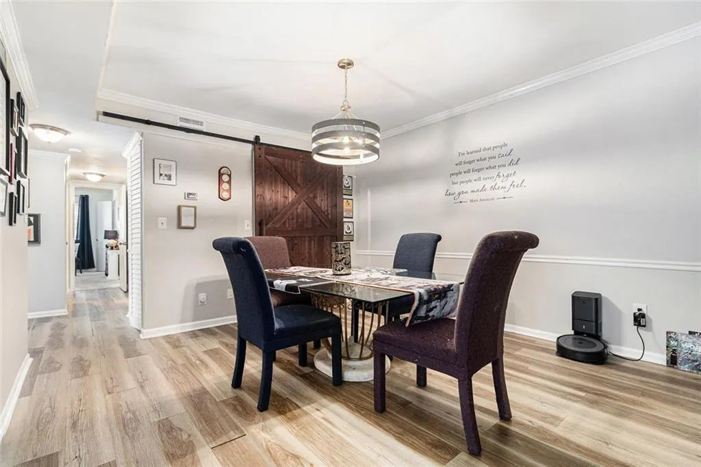 6851 Roswell Road Unit M-5, Atlanta, Georgia 30328, 2 Bedrooms Bedrooms, ,2 BathroomsBathrooms,Residential,For Sale,6851 Roswell Road Unit M-5,7664253