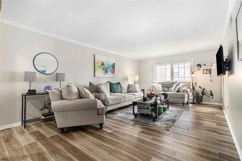 6851 Roswell Road Unit M-5, Atlanta, Georgia 30328, 2 Bedrooms Bedrooms, ,2 BathroomsBathrooms,Residential,For Sale,6851 Roswell Road Unit M-5,7664253