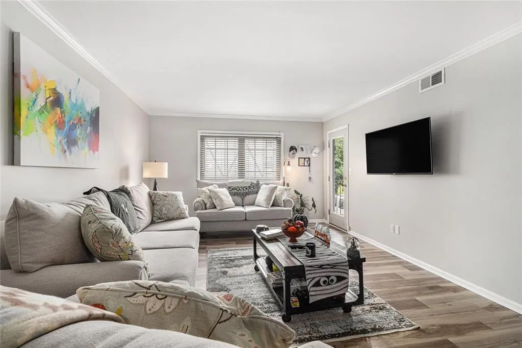 6851 Roswell Road Unit M-5, Atlanta, Georgia 30328, 2 Bedrooms Bedrooms, ,2 BathroomsBathrooms,Residential,For Sale,6851 Roswell Road Unit M-5,7664253