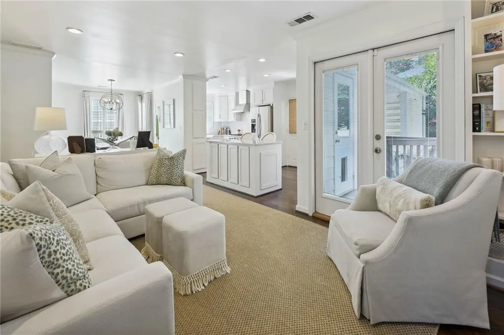 440 Old Creek Road, Atlanta, Georgia 30342, 3 Bedrooms Bedrooms, ,3 BathroomsBathrooms,Residential,Sold,440 Old Creek Road,7132339