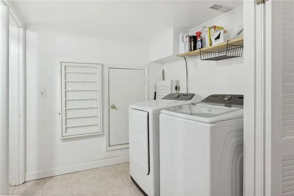 440 Old Creek Road, Atlanta, Georgia 30342, 3 Bedrooms Bedrooms, ,3 BathroomsBathrooms,Residential,Sold,440 Old Creek Road,7132339