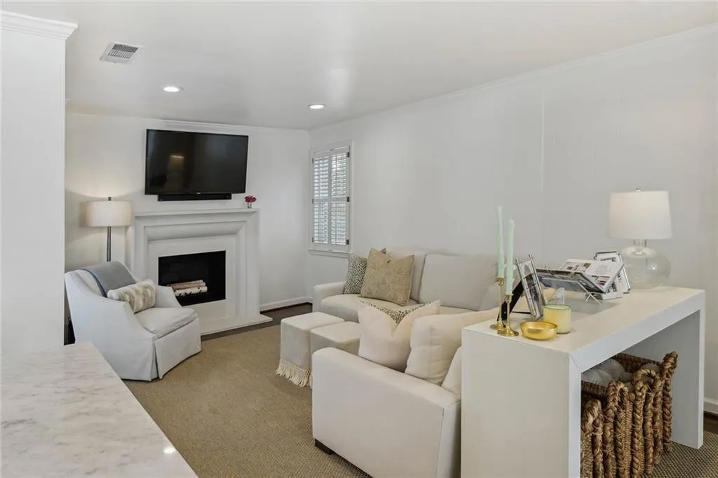 440 Old Creek Road, Atlanta, Georgia 30342, 3 Bedrooms Bedrooms, ,3 BathroomsBathrooms,Residential,Sold,440 Old Creek Road,7132339