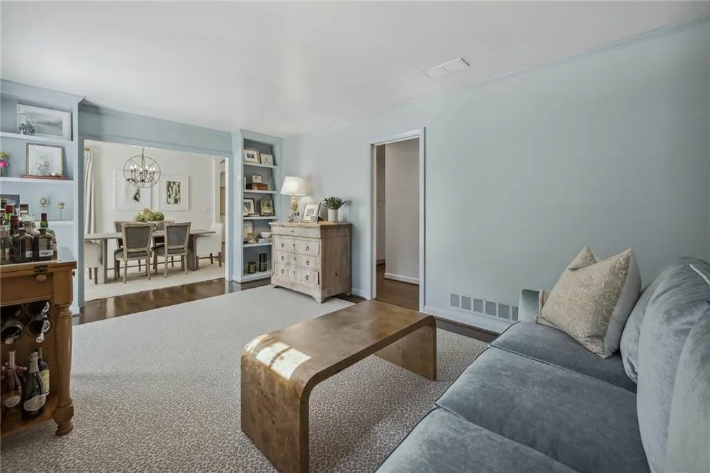 440 Old Creek Road, Atlanta, Georgia 30342, 3 Bedrooms Bedrooms, ,3 BathroomsBathrooms,Residential,Sold,440 Old Creek Road,7132339