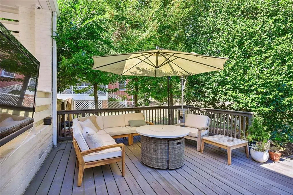 440 Old Creek Road, Atlanta, Georgia 30342, 3 Bedrooms Bedrooms, ,3 BathroomsBathrooms,Residential,Sold,440 Old Creek Road,7132339