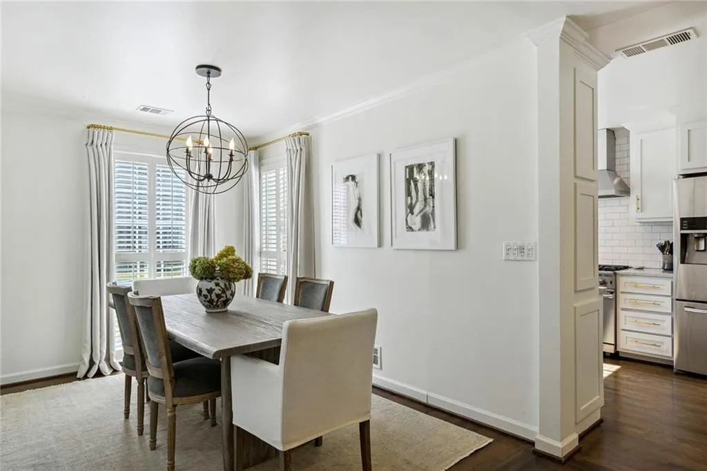 440 Old Creek Road, Atlanta, Georgia 30342, 3 Bedrooms Bedrooms, ,3 BathroomsBathrooms,Residential,Sold,440 Old Creek Road,7132339