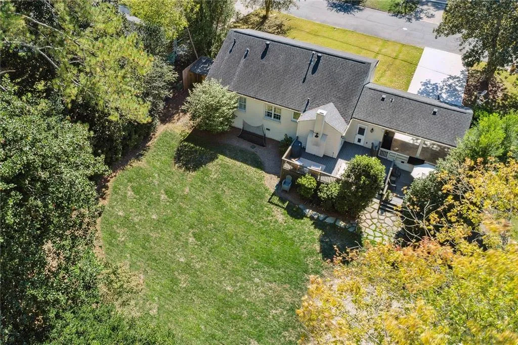 440 Old Creek Road, Atlanta, Georgia 30342, 3 Bedrooms Bedrooms, ,3 BathroomsBathrooms,Residential,Sold,440 Old Creek Road,7132339