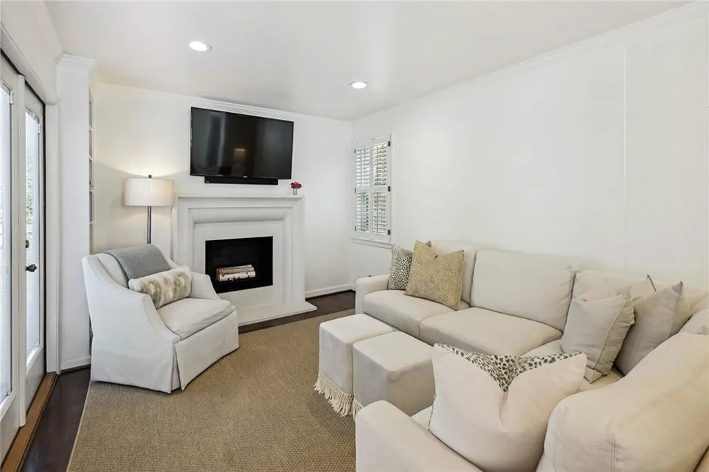 440 Old Creek Road, Atlanta, Georgia 30342, 3 Bedrooms Bedrooms, ,3 BathroomsBathrooms,Residential,Sold,440 Old Creek Road,7132339