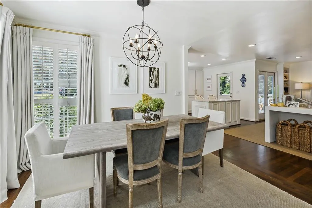 440 Old Creek Road, Atlanta, Georgia 30342, 3 Bedrooms Bedrooms, ,3 BathroomsBathrooms,Residential,Sold,440 Old Creek Road,7132339