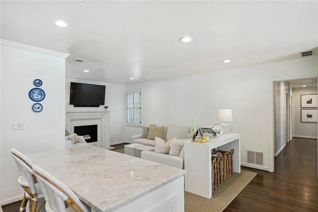 440 Old Creek Road, Atlanta, Georgia 30342, 3 Bedrooms Bedrooms, ,3 BathroomsBathrooms,Residential,Sold,440 Old Creek Road,7132339