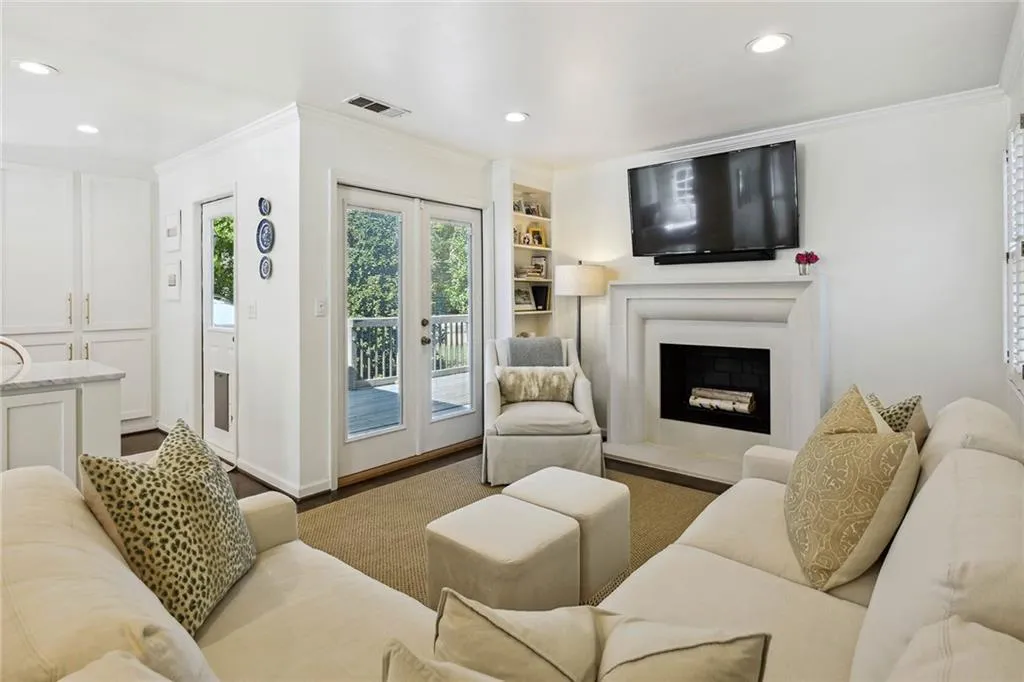 440 Old Creek Road, Atlanta, Georgia 30342, 3 Bedrooms Bedrooms, ,3 BathroomsBathrooms,Residential,Sold,440 Old Creek Road,7132339