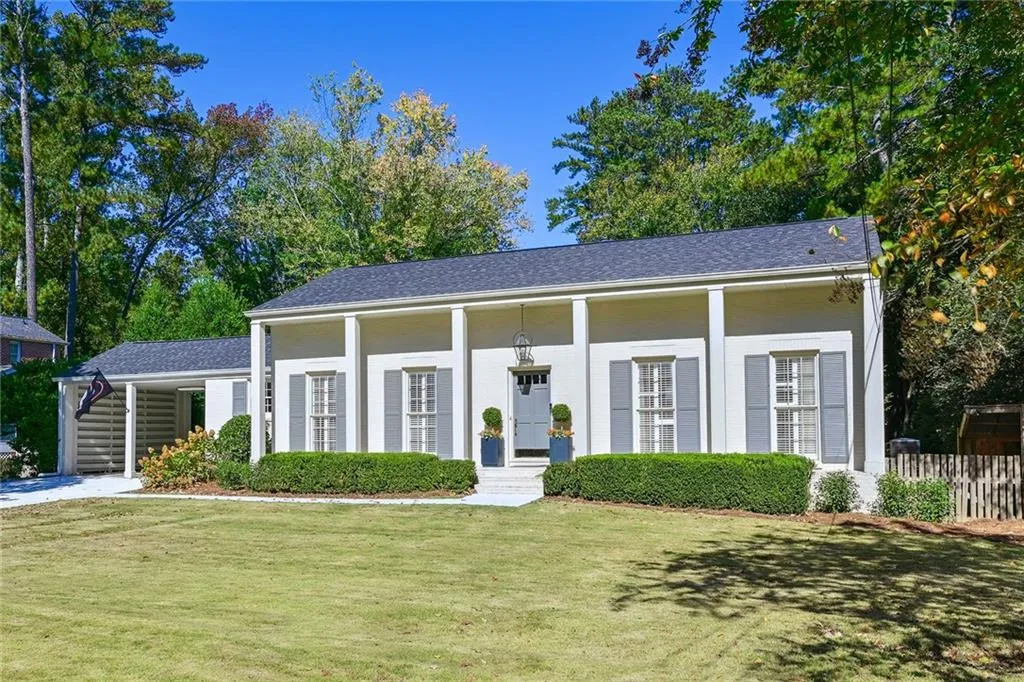 440 Old Creek Road, Atlanta, Georgia 30342, 3 Bedrooms Bedrooms, ,3 BathroomsBathrooms,Residential,Sold,440 Old Creek Road,7132339