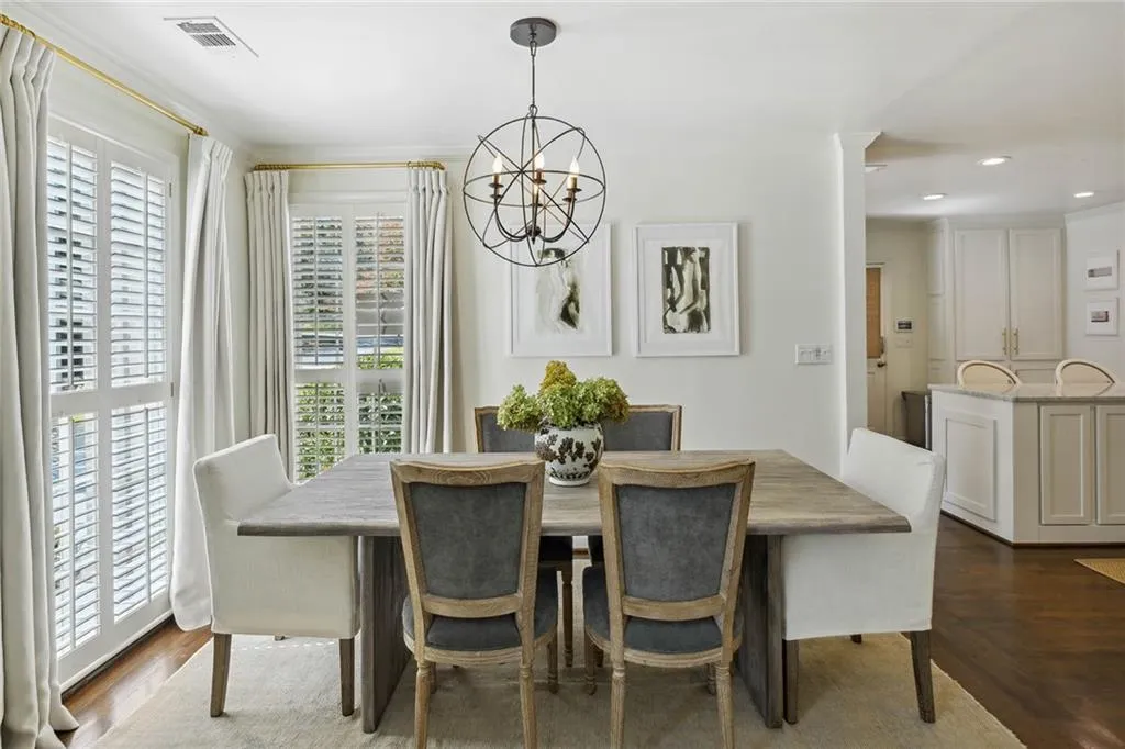 440 Old Creek Road, Atlanta, Georgia 30342, 3 Bedrooms Bedrooms, ,3 BathroomsBathrooms,Residential,Sold,440 Old Creek Road,7132339