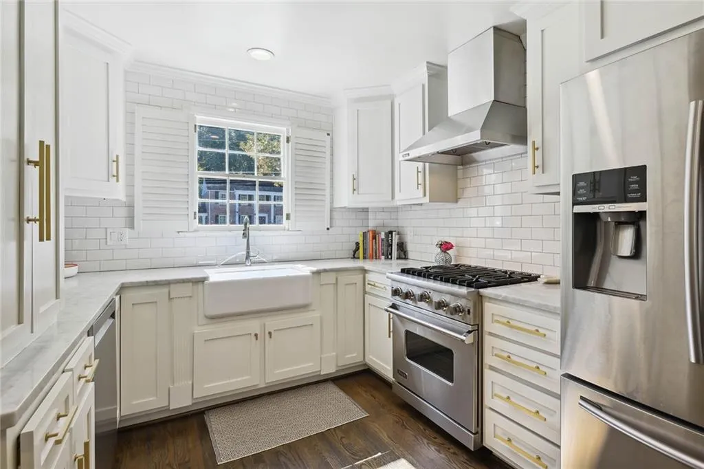 440 Old Creek Road, Atlanta, Georgia 30342, 3 Bedrooms Bedrooms, ,3 BathroomsBathrooms,Residential,Sold,440 Old Creek Road,7132339