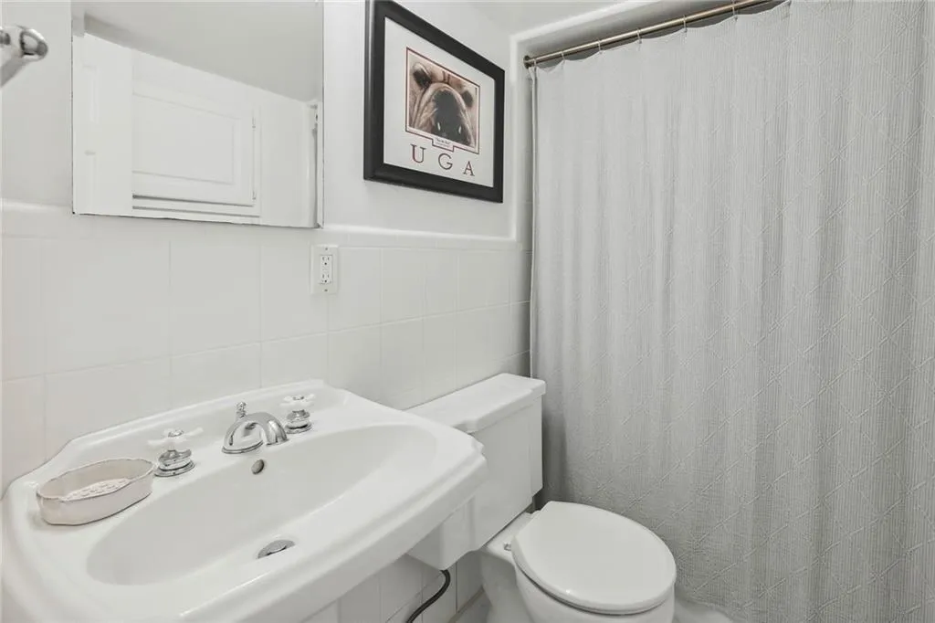 440 Old Creek Road, Atlanta, Georgia 30342, 3 Bedrooms Bedrooms, ,3 BathroomsBathrooms,Residential,Sold,440 Old Creek Road,7132339