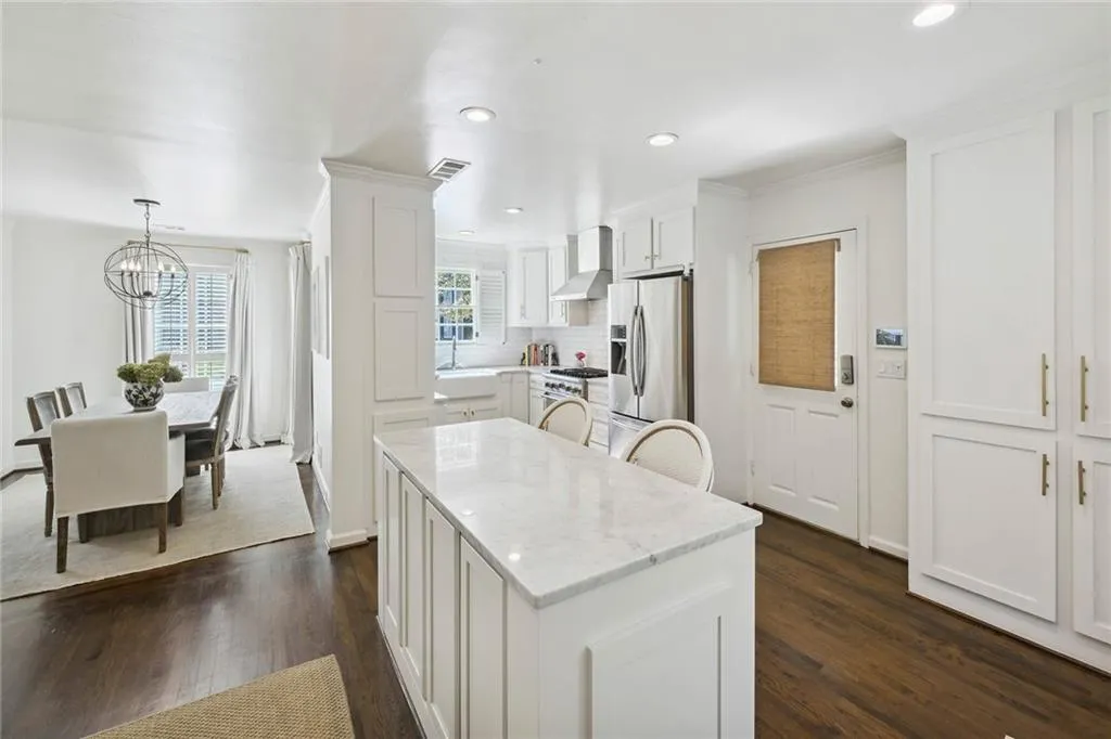 440 Old Creek Road, Atlanta, Georgia 30342, 3 Bedrooms Bedrooms, ,3 BathroomsBathrooms,Residential,Sold,440 Old Creek Road,7132339