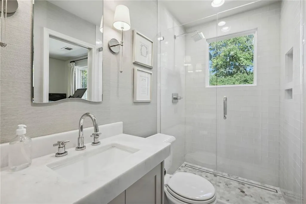 440 Old Creek Road, Atlanta, Georgia 30342, 3 Bedrooms Bedrooms, ,3 BathroomsBathrooms,Residential,Sold,440 Old Creek Road,7132339