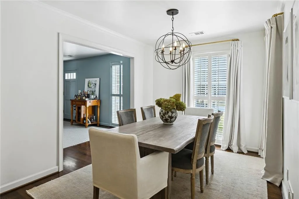 440 Old Creek Road, Atlanta, Georgia 30342, 3 Bedrooms Bedrooms, ,3 BathroomsBathrooms,Residential,Sold,440 Old Creek Road,7132339