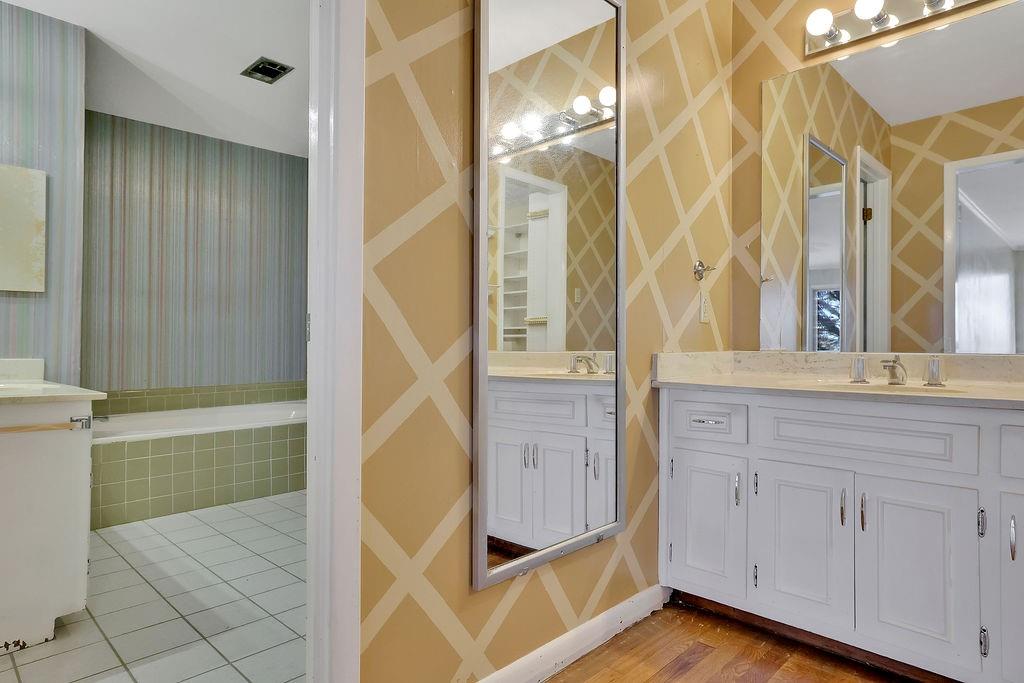 120 HUNTCLIFF Point, Sandy Springs, Georgia 30350, 5 Bedrooms Bedrooms, ,4 BathroomsBathrooms,Residential,Sold,120 HUNTCLIFF Point,7303103