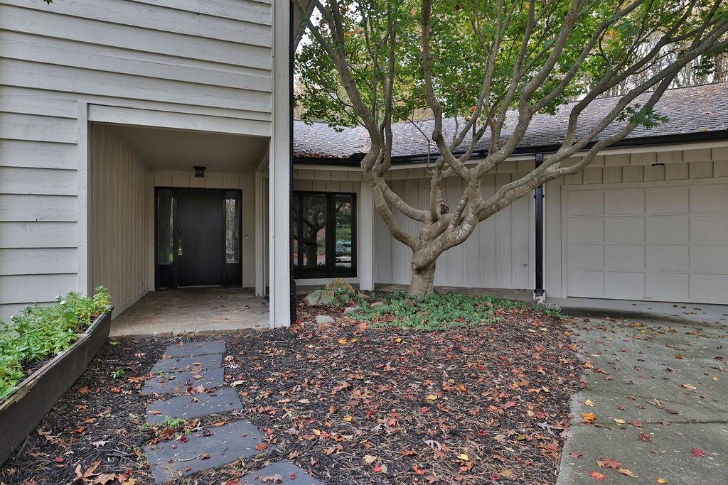 120 HUNTCLIFF Point, Sandy Springs, Georgia 30350, 5 Bedrooms Bedrooms, ,4 BathroomsBathrooms,Residential,Sold,120 HUNTCLIFF Point,7303103