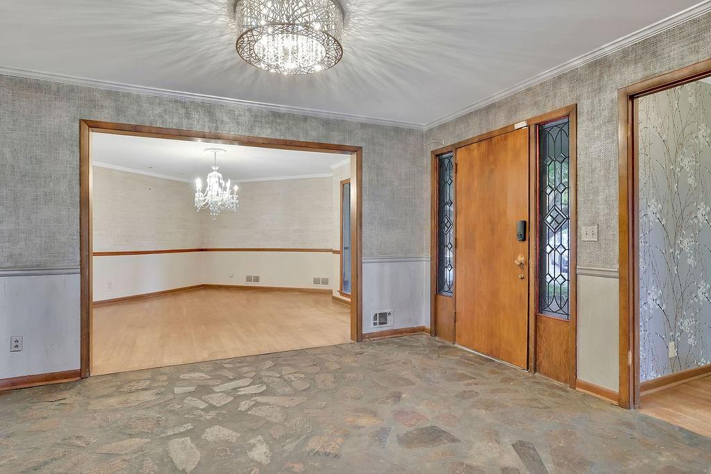 120 HUNTCLIFF Point, Sandy Springs, Georgia 30350, 5 Bedrooms Bedrooms, ,4 BathroomsBathrooms,Residential,Sold,120 HUNTCLIFF Point,7303103