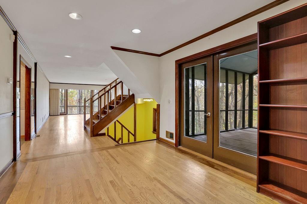 120 HUNTCLIFF Point, Sandy Springs, Georgia 30350, 5 Bedrooms Bedrooms, ,4 BathroomsBathrooms,Residential,Sold,120 HUNTCLIFF Point,7303103