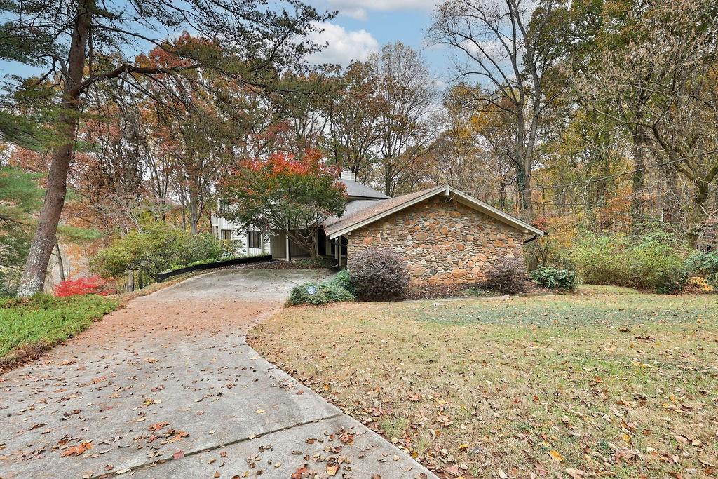 120 HUNTCLIFF Point, Sandy Springs, Georgia 30350, 5 Bedrooms Bedrooms, ,4 BathroomsBathrooms,Residential,Sold,120 HUNTCLIFF Point,7303103