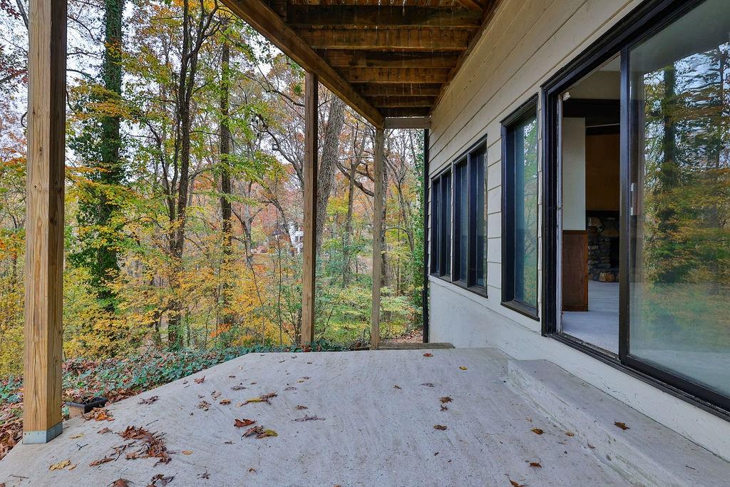 120 HUNTCLIFF Point, Sandy Springs, Georgia 30350, 5 Bedrooms Bedrooms, ,4 BathroomsBathrooms,Residential,Sold,120 HUNTCLIFF Point,7303103