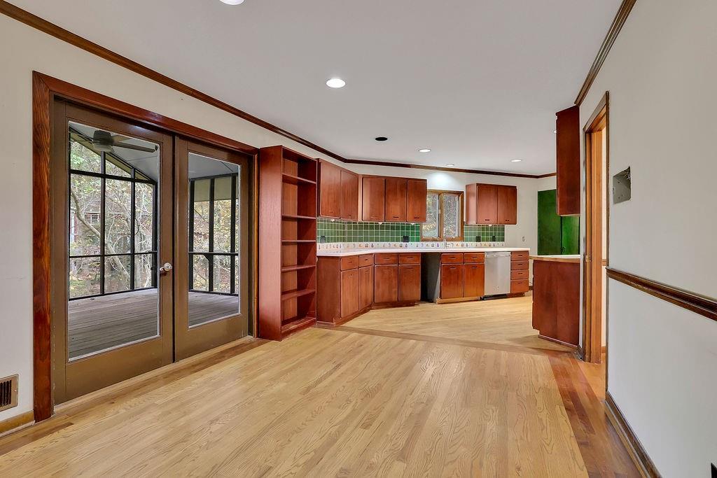 120 HUNTCLIFF Point, Sandy Springs, Georgia 30350, 5 Bedrooms Bedrooms, ,4 BathroomsBathrooms,Residential,Sold,120 HUNTCLIFF Point,7303103