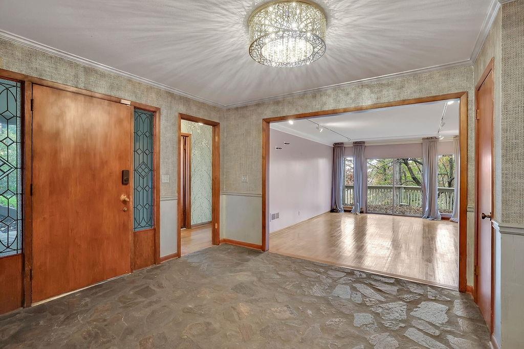 120 HUNTCLIFF Point, Sandy Springs, Georgia 30350, 5 Bedrooms Bedrooms, ,4 BathroomsBathrooms,Residential,Sold,120 HUNTCLIFF Point,7303103