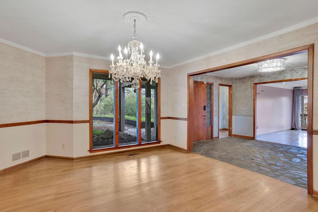 120 HUNTCLIFF Point, Sandy Springs, Georgia 30350, 5 Bedrooms Bedrooms, ,4 BathroomsBathrooms,Residential,Sold,120 HUNTCLIFF Point,7303103