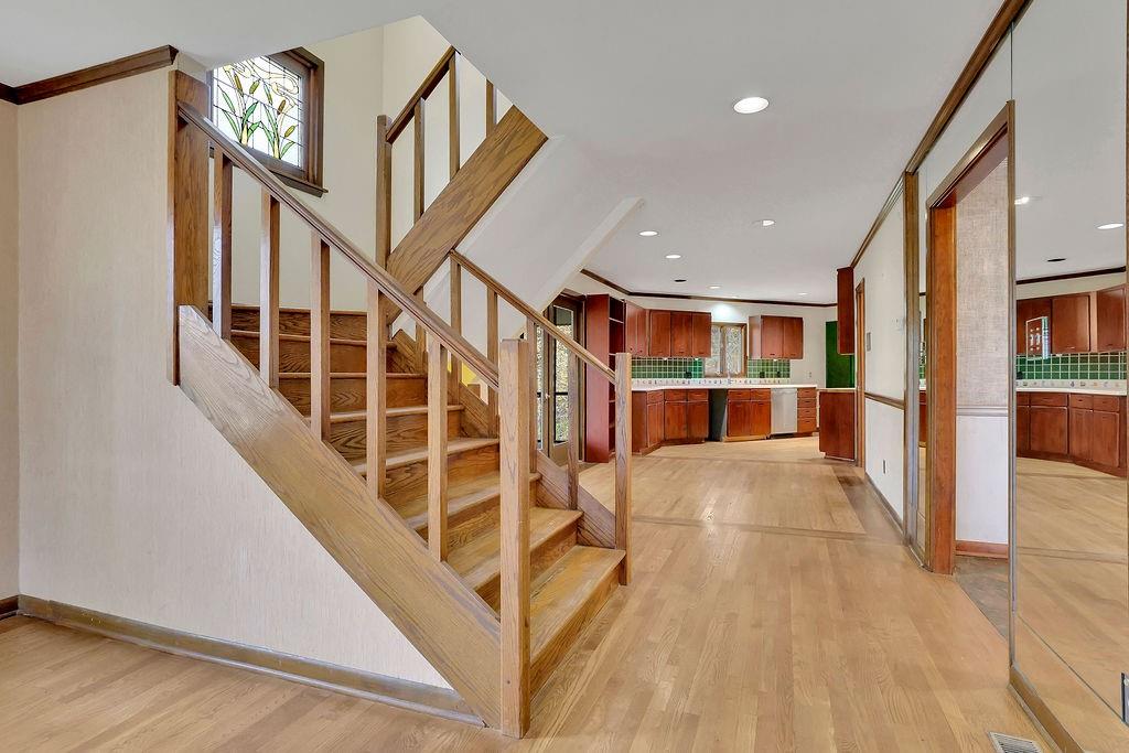 120 HUNTCLIFF Point, Sandy Springs, Georgia 30350, 5 Bedrooms Bedrooms, ,4 BathroomsBathrooms,Residential,Sold,120 HUNTCLIFF Point,7303103