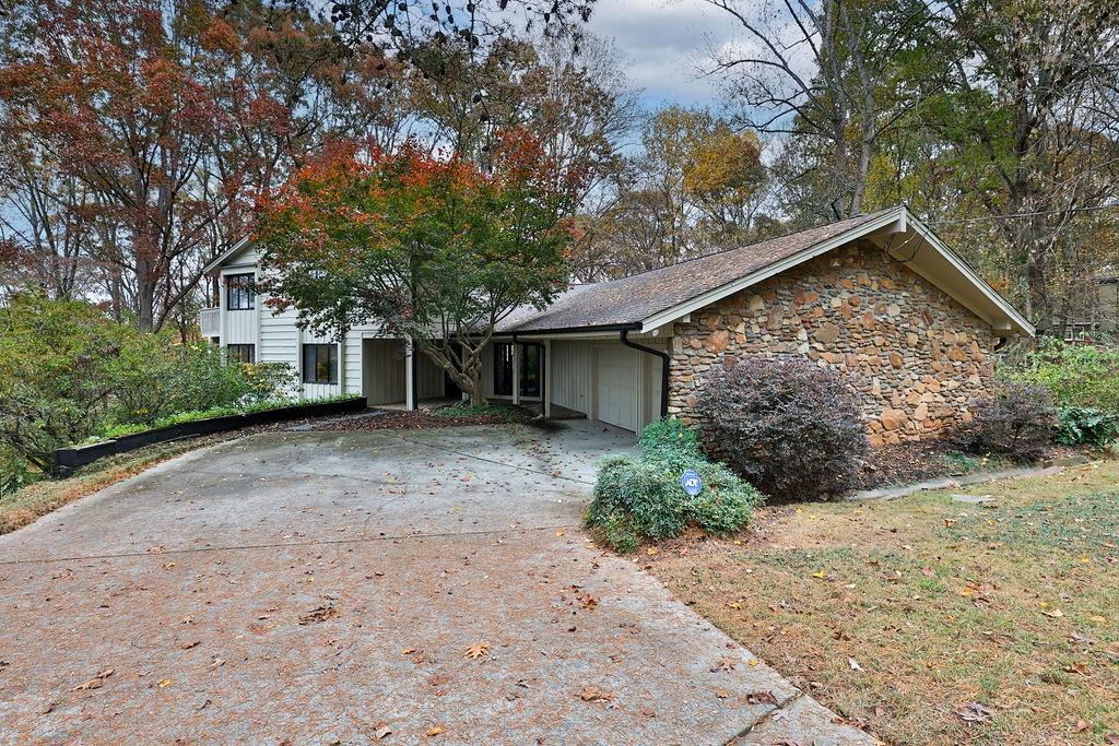 120 HUNTCLIFF Point, Sandy Springs, Georgia 30350, 5 Bedrooms Bedrooms, ,4 BathroomsBathrooms,Residential,Sold,120 HUNTCLIFF Point,7303103