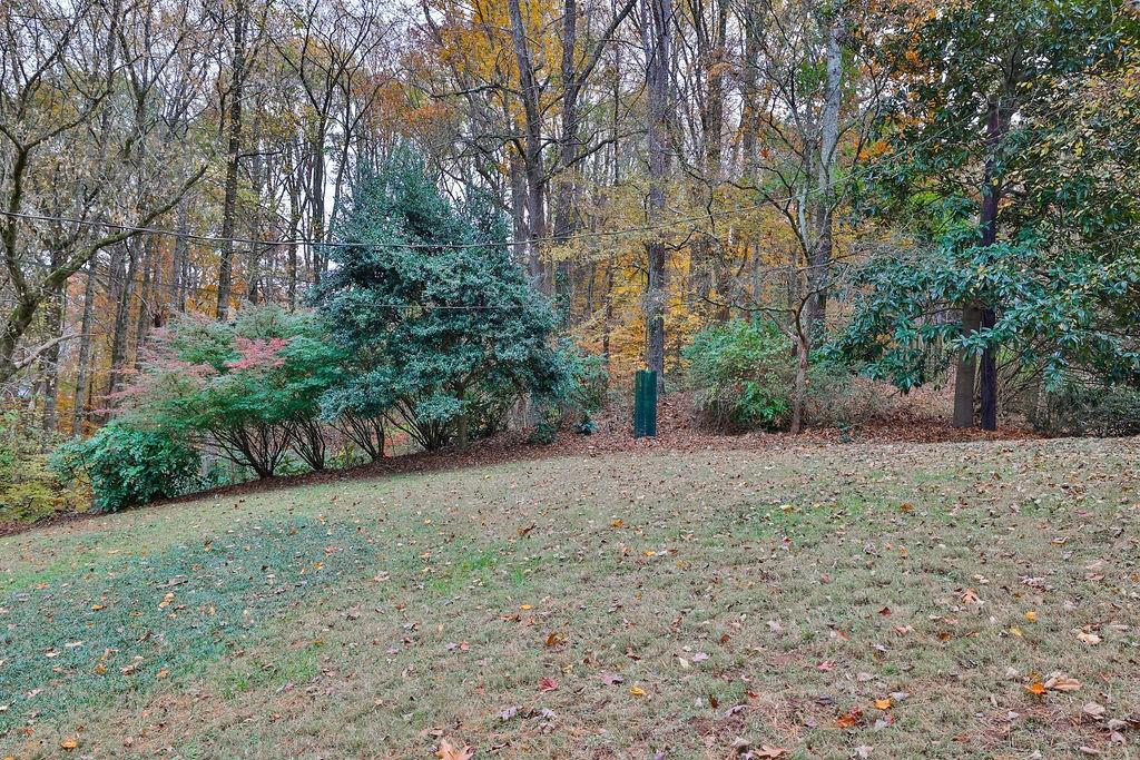 120 HUNTCLIFF Point, Sandy Springs, Georgia 30350, 5 Bedrooms Bedrooms, ,4 BathroomsBathrooms,Residential,Sold,120 HUNTCLIFF Point,7303103