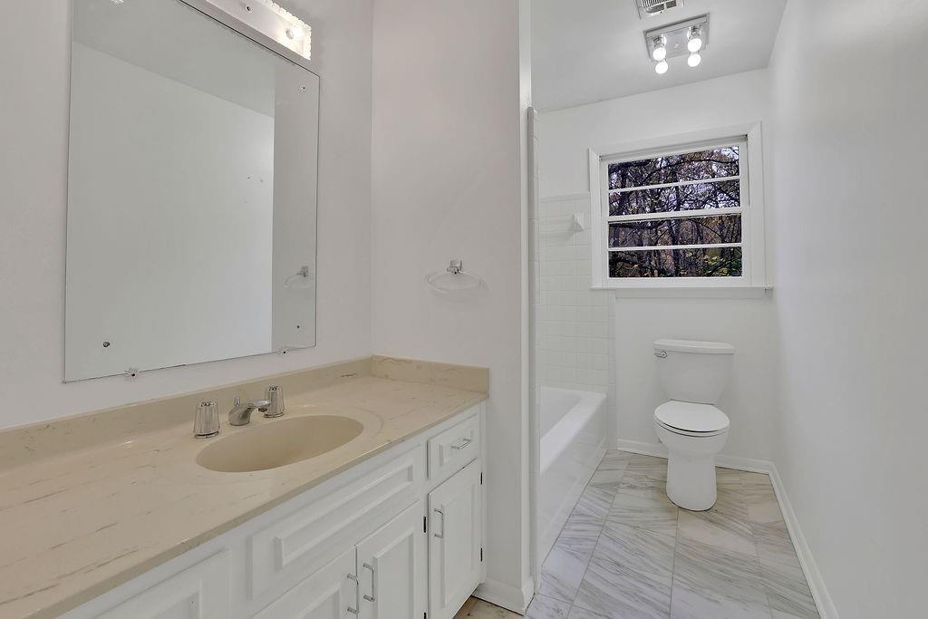 120 HUNTCLIFF Point, Sandy Springs, Georgia 30350, 5 Bedrooms Bedrooms, ,4 BathroomsBathrooms,Residential,Sold,120 HUNTCLIFF Point,7303103