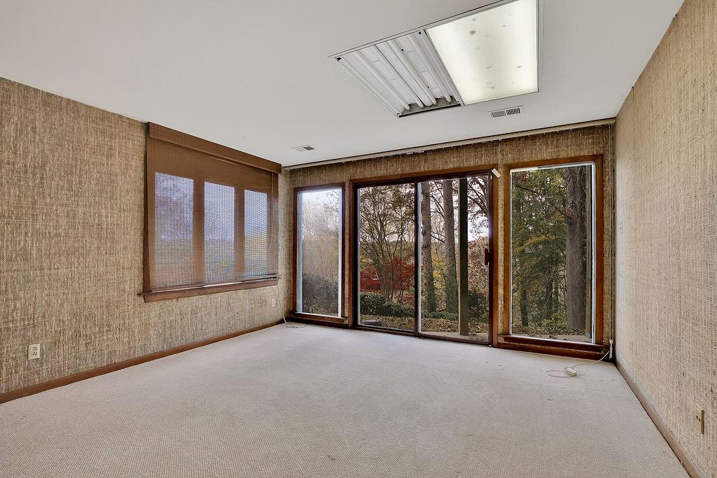 120 HUNTCLIFF Point, Sandy Springs, Georgia 30350, 5 Bedrooms Bedrooms, ,4 BathroomsBathrooms,Residential,Sold,120 HUNTCLIFF Point,7303103