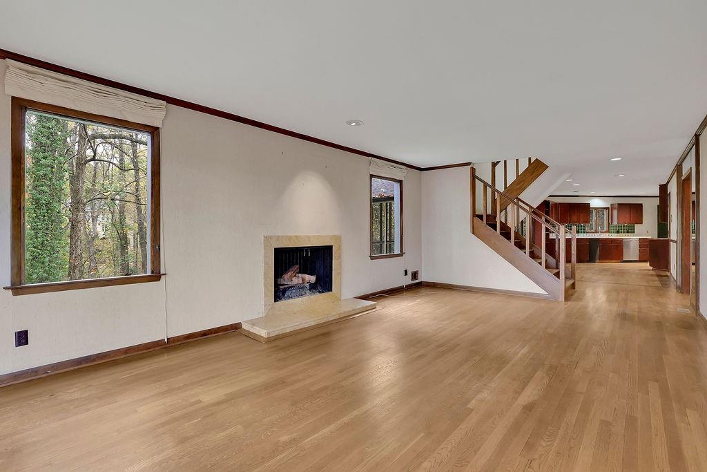 120 HUNTCLIFF Point, Sandy Springs, Georgia 30350, 5 Bedrooms Bedrooms, ,4 BathroomsBathrooms,Residential,Sold,120 HUNTCLIFF Point,7303103