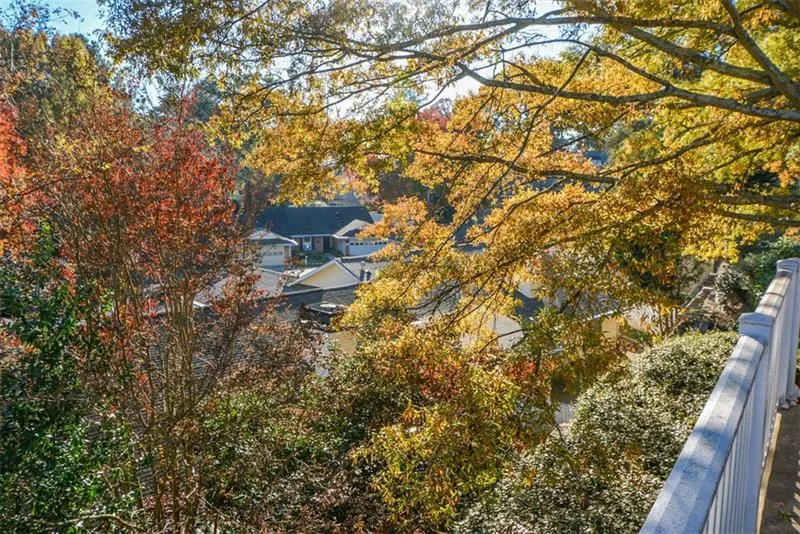 98 Dunwoody Springs Drive, Sandy Springs, Georgia 30328, 3 Bedrooms Bedrooms, ,2 BathroomsBathrooms,Residential,Sold,98 Dunwoody Springs Drive,6647542