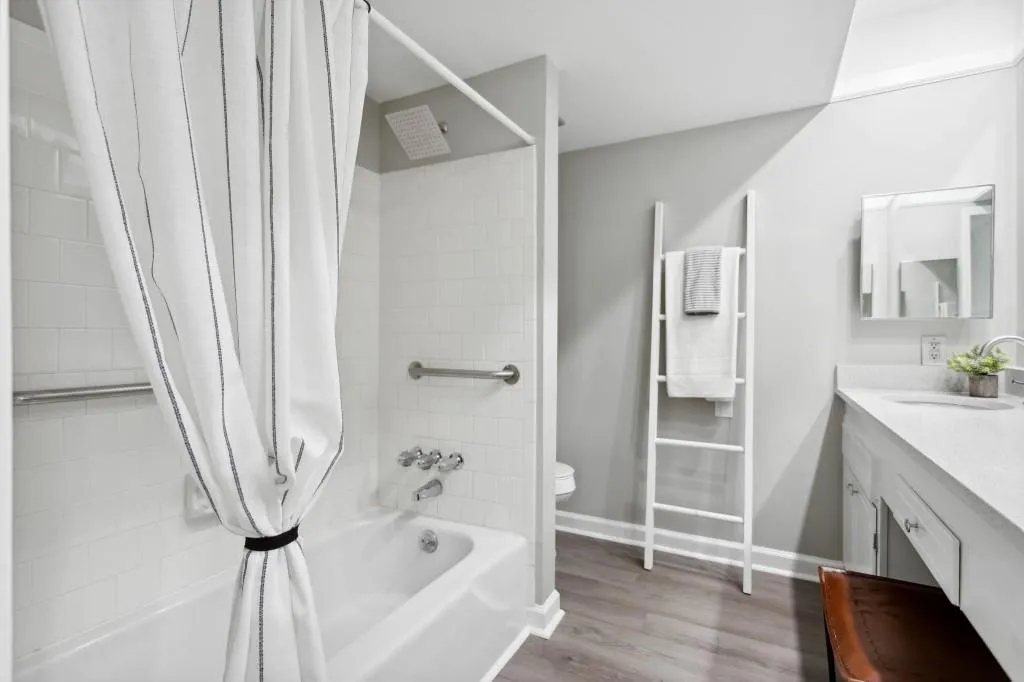 6851 Roswell Road Unit F-3, Sandy Springs, Georgia 30328, 2 Bedrooms Bedrooms, ,2 BathroomsBathrooms,Residential,Sold,6851 Roswell Road Unit F-3,7205022