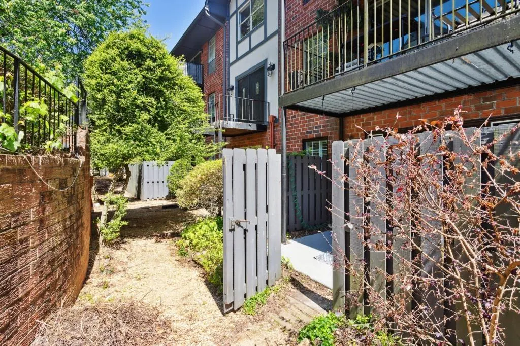 6851 Roswell Road Unit F-3, Sandy Springs, Georgia 30328, 2 Bedrooms Bedrooms, ,2 BathroomsBathrooms,Residential,Sold,6851 Roswell Road Unit F-3,7205022
