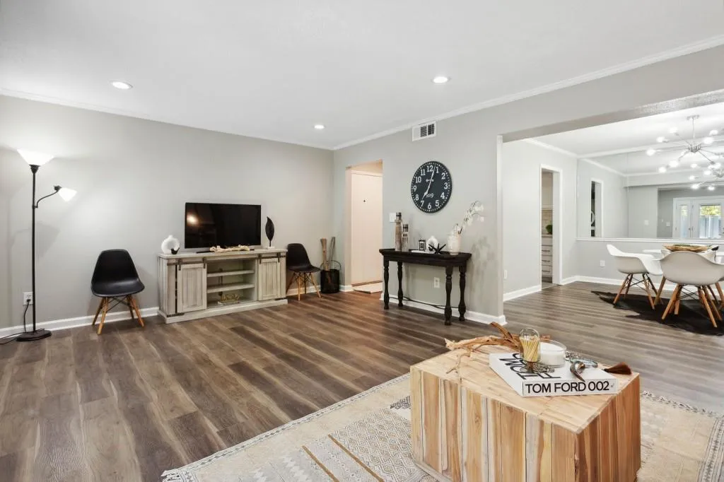 6851 Roswell Road Unit F-3, Sandy Springs, Georgia 30328, 2 Bedrooms Bedrooms, ,2 BathroomsBathrooms,Residential,Sold,6851 Roswell Road Unit F-3,7205022